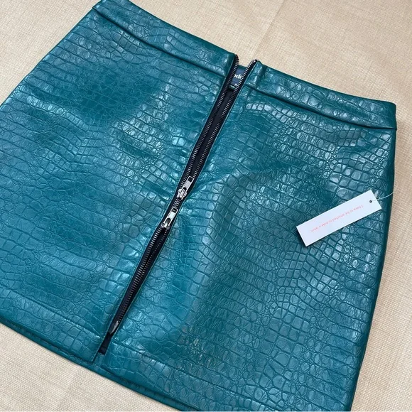ModCloth Teal Reptile Pleather Zipper Front Mini Skirt - Picture 2 of 16